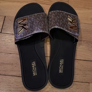MICHAEL KORS slide sandals Size 7